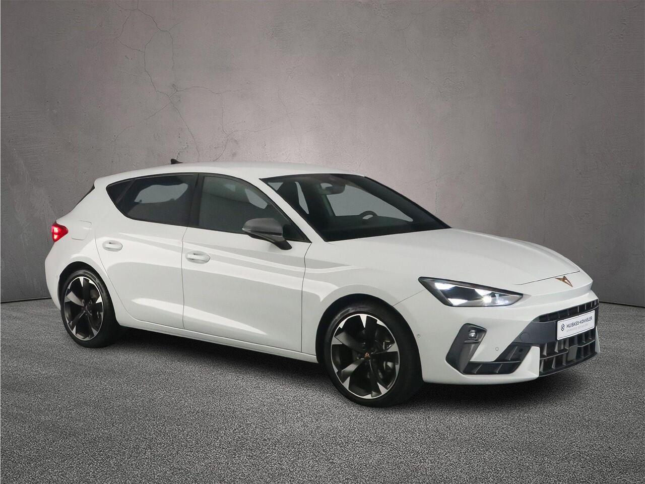 Cupra Leon Business 1.5 TSI eHybrid 204pk DSG Automaat Adaptive cruise control, Achteruitrijcamera, LED koplampen, Stuurwiel verwarmd, Navigatie, Parkeersensoren