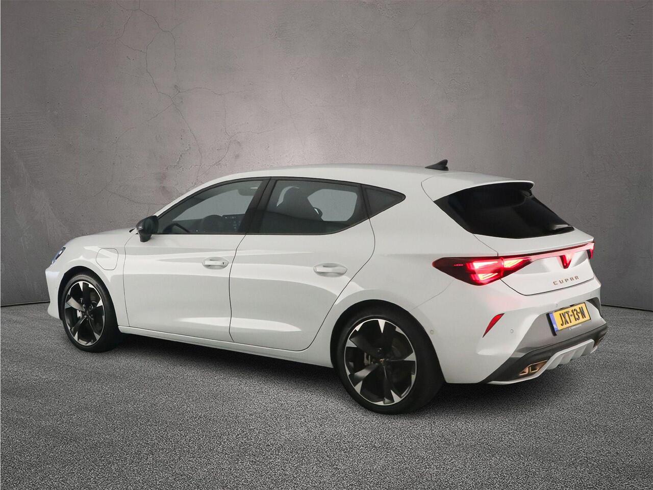 Cupra Leon Business 1.5 TSI eHybrid 204pk DSG Automaat Adaptive cruise control, Achteruitrijcamera, LED koplampen, Stuurwiel verwarmd, Navigatie, Parkeersensoren