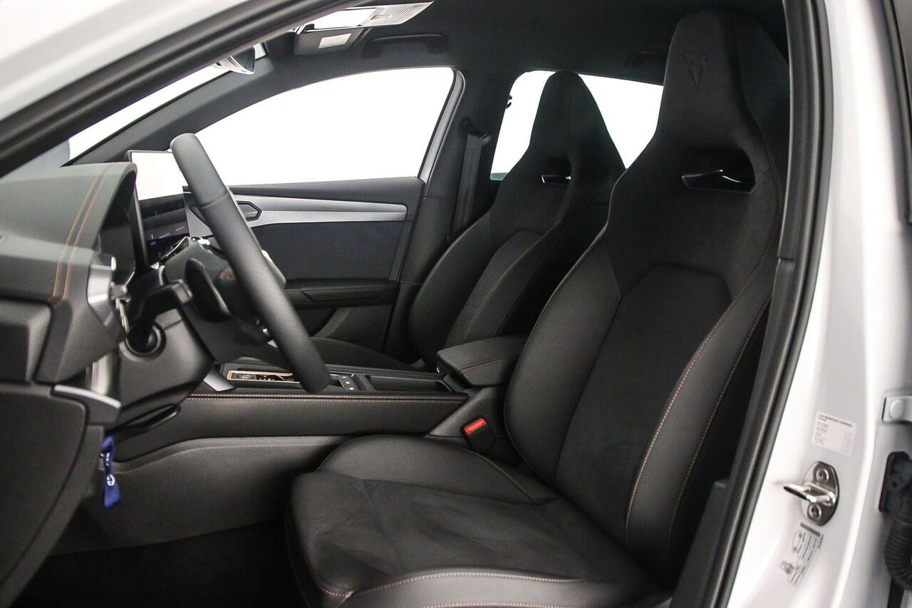 Cupra Leon Business 1.5 TSI eHybrid 204pk DSG Automaat Adaptive cruise control, Achteruitrijcamera, LED koplampen, Stuurwiel verwarmd, Navigatie, Parkeersensoren