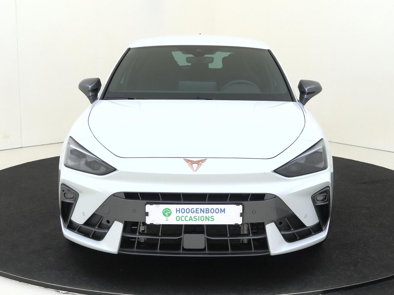 Cupra Leon 1.5 TSI e-Hybrid Business | Achteruitrijcamera | Adaptieve cruise control | Alcantara bekleding | Dodehoek detectie | Keyless | 3-zone airco | CarPlay | Navigatie |