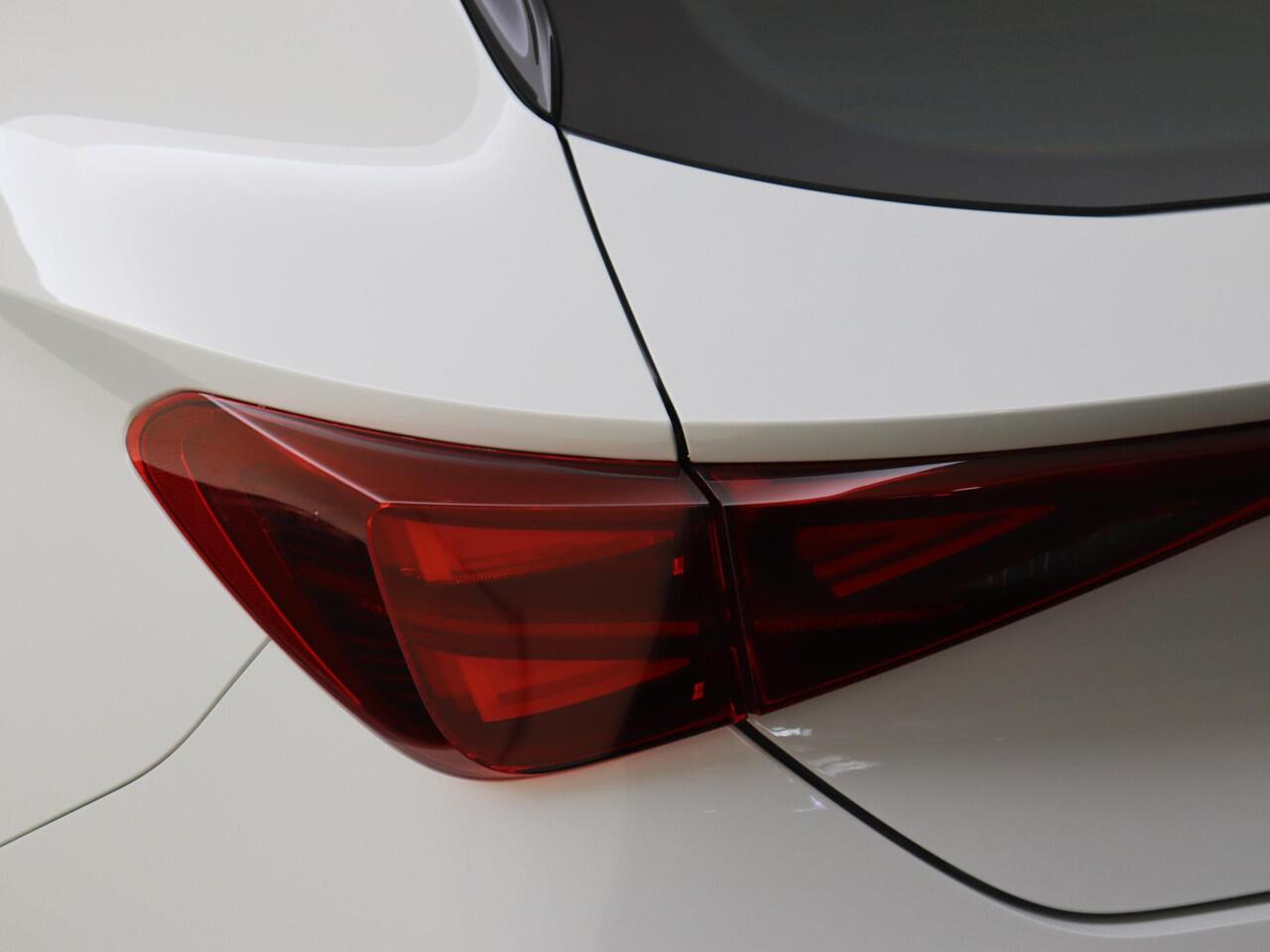 Cupra Leon 1.5 TSI e-Hybrid Business | Achteruitrijcamera | Adaptieve cruise control | Alcantara bekleding | Dodehoek detectie | Keyless | 3-zone airco | CarPlay | Navigatie |