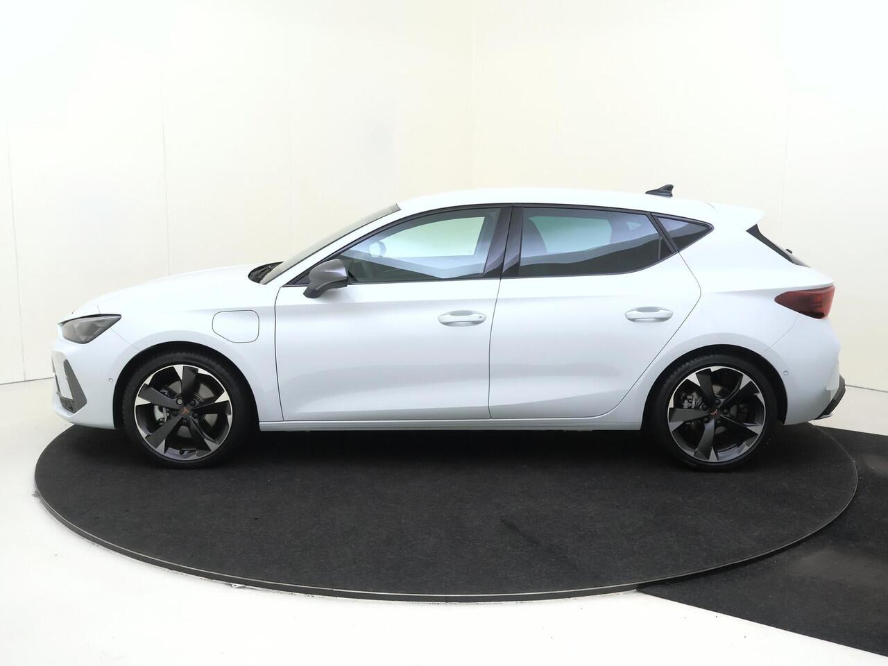Cupra Leon 1.5 TSI e-Hybrid Business | Achteruitrijcamera | Adaptieve cruise control | Alcantara bekleding | Dodehoek detectie | Keyless | 3-zone airco | CarPlay | Navigatie |