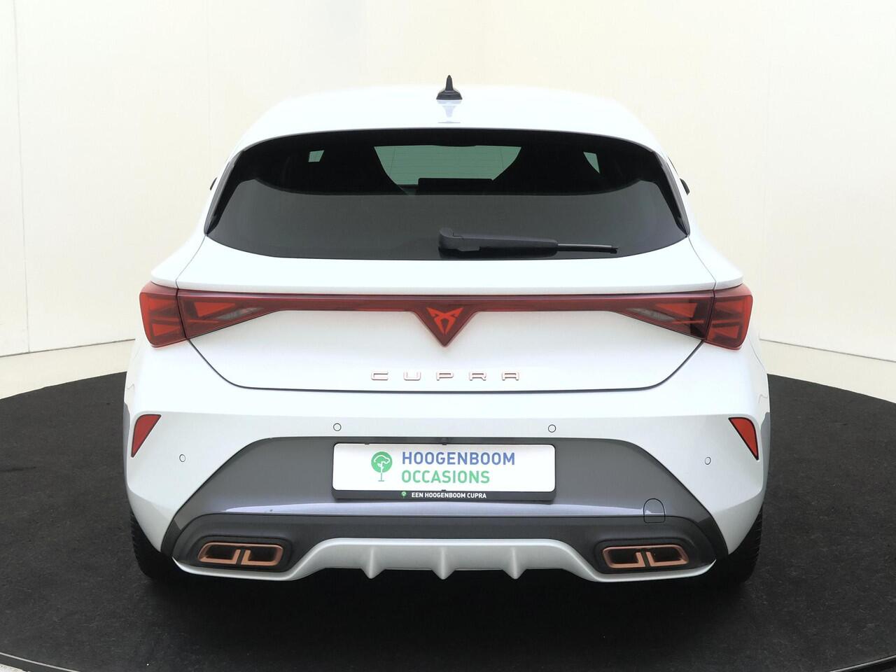 Cupra Leon 1.5 TSI e-Hybrid Business | Achteruitrijcamera | Adaptieve cruise control | Alcantara bekleding | Dodehoek detectie | Keyless | 3-zone airco | CarPlay | Navigatie |