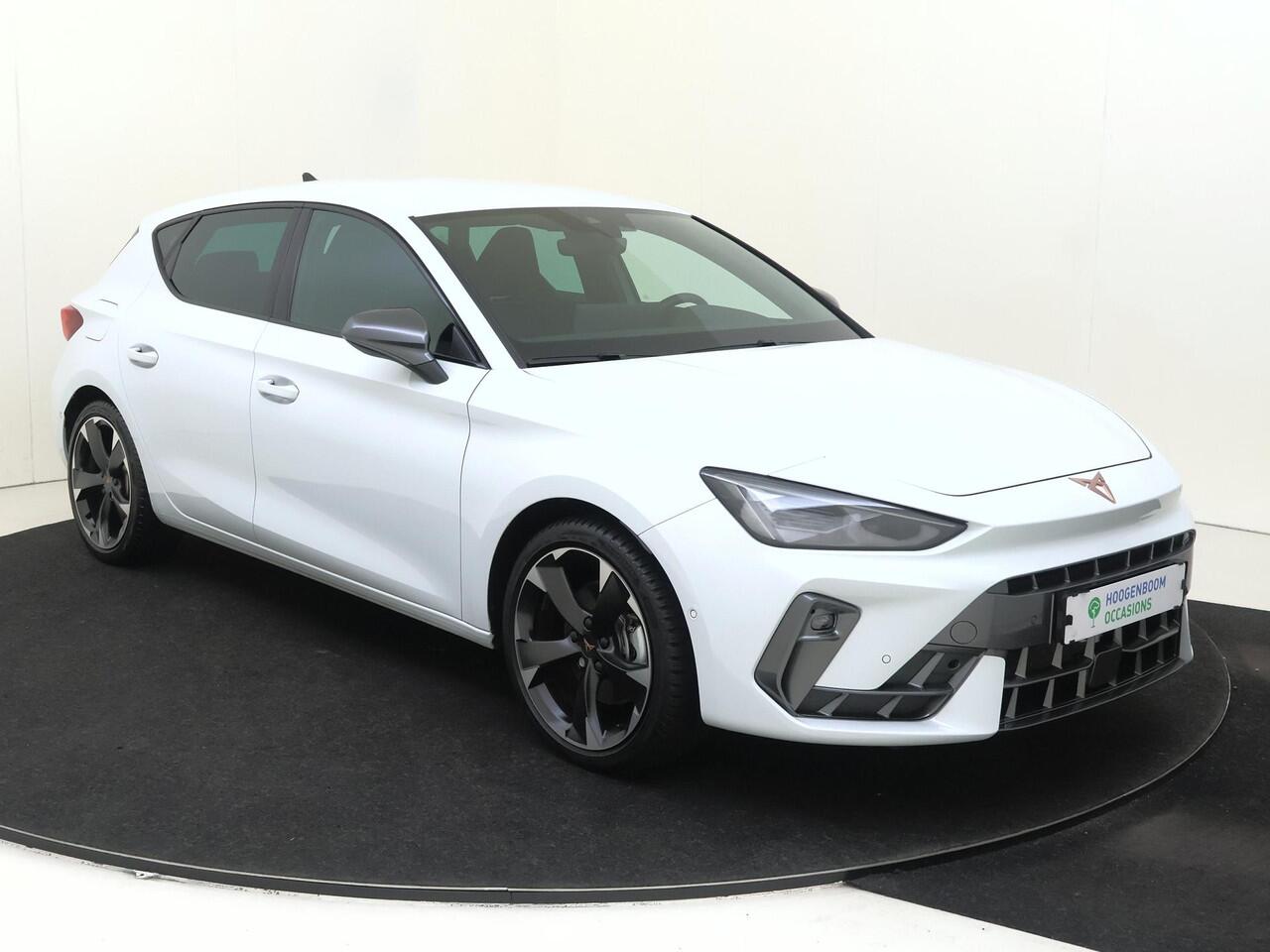 Cupra Leon 1.5 TSI e-Hybrid Business | Achteruitrijcamera | Adaptieve cruise control | Alcantara bekleding | Dodehoek detectie | Keyless | 3-zone airco | CarPlay | Navigatie |