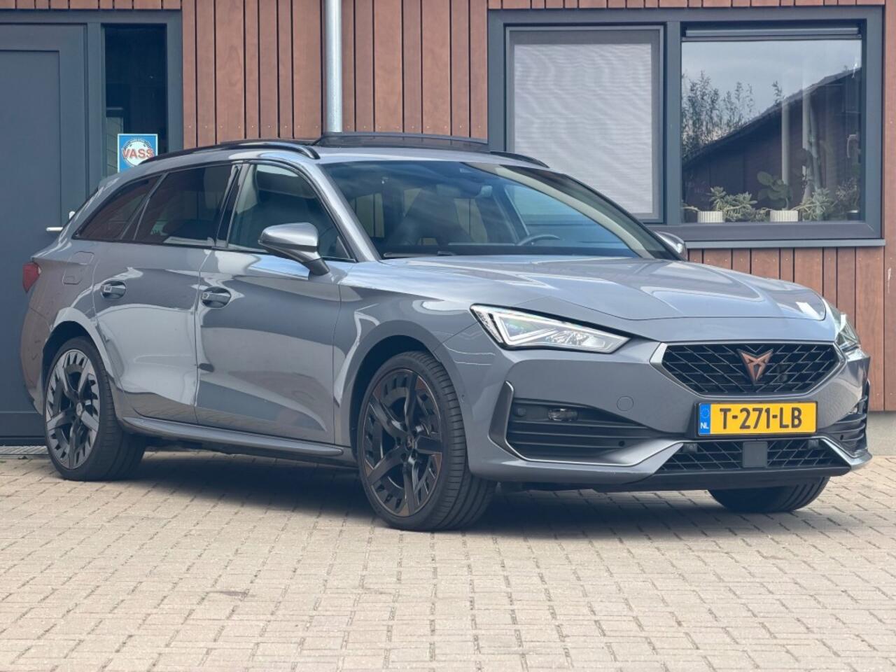 Cupra Leon Sportstourer 1.4 E-HYBRID BNS Pano Acc Camera