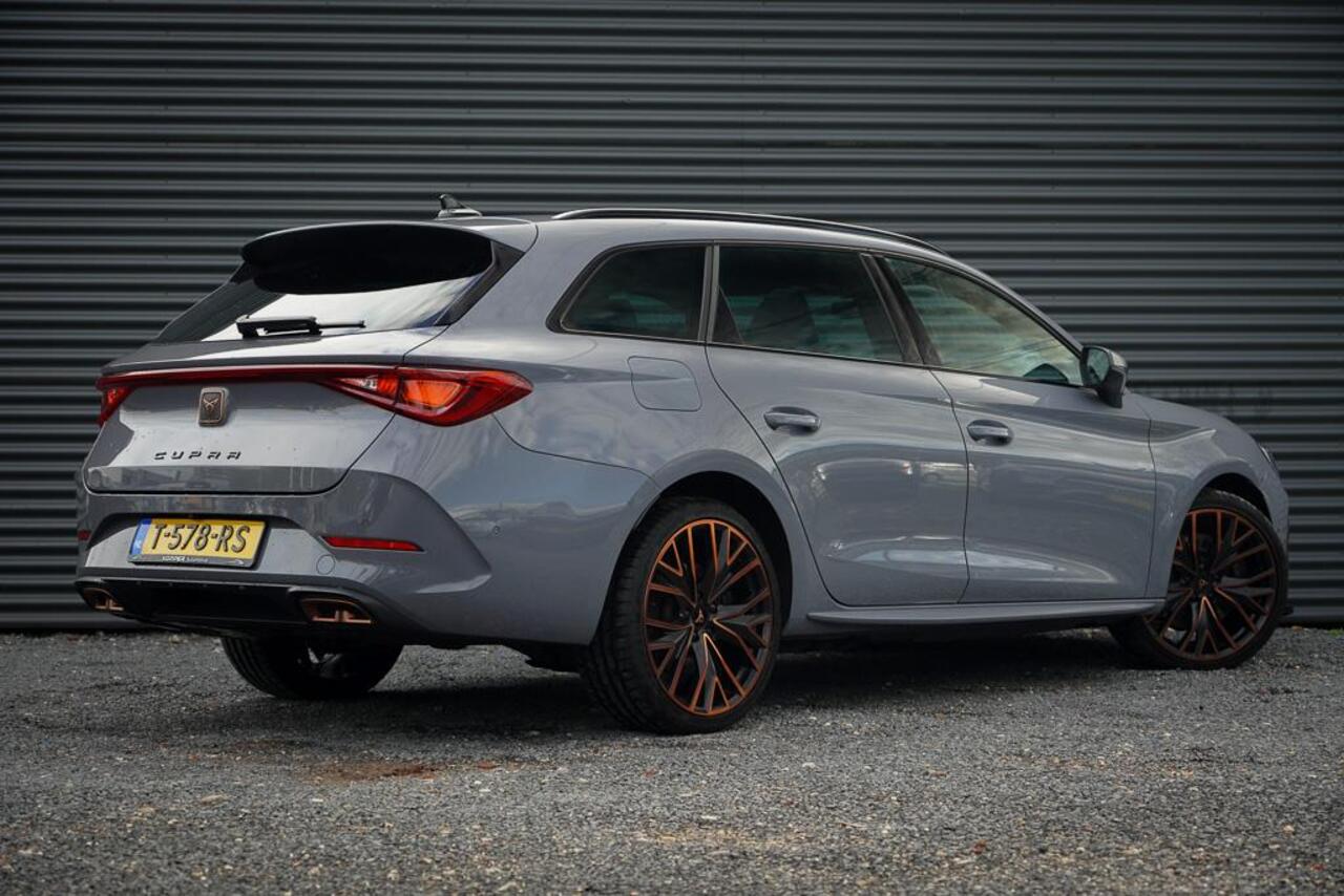 Cupra Leon Sportstourer 1.4 e-Hybrid VZ Copper Edition / Pano / Adaptive Cruise / 19''