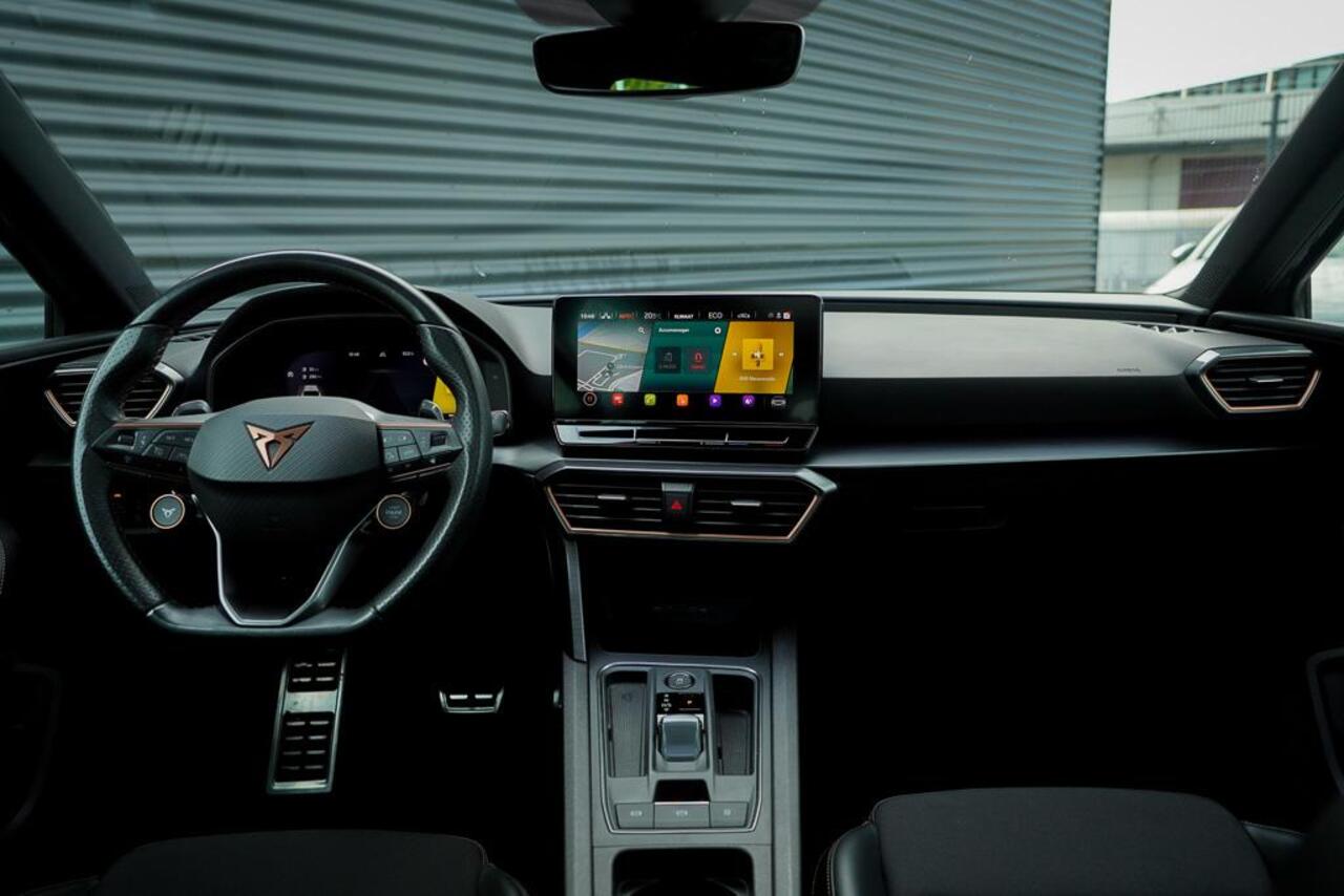 Cupra Leon Sportstourer 1.4 e-Hybrid VZ Copper Edition / Pano / Adaptive Cruise / 19''