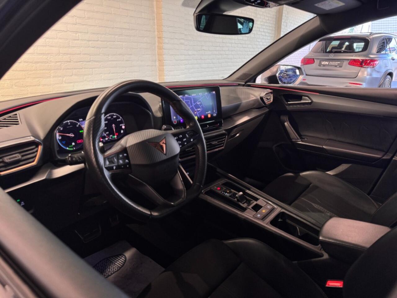 Cupra Leon Sportstourer 1.4 e-HYBRID 245pk Bucket Seats Winterpakket Camera 19''