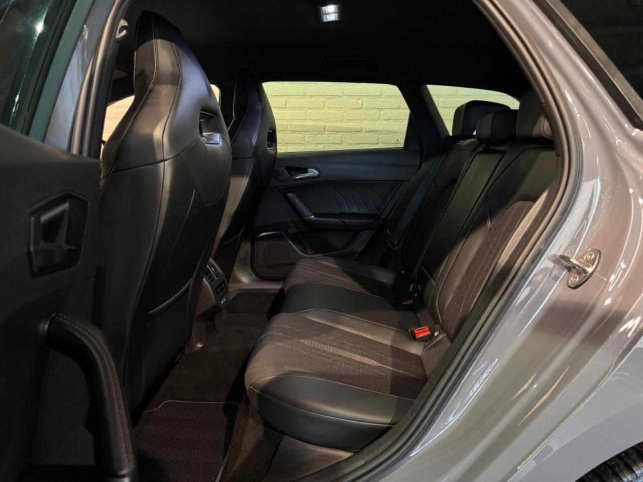 Cupra Leon Sportstourer 1.4 e-HYBRID 245pk Bucket Seats Winterpakket Camera 19''