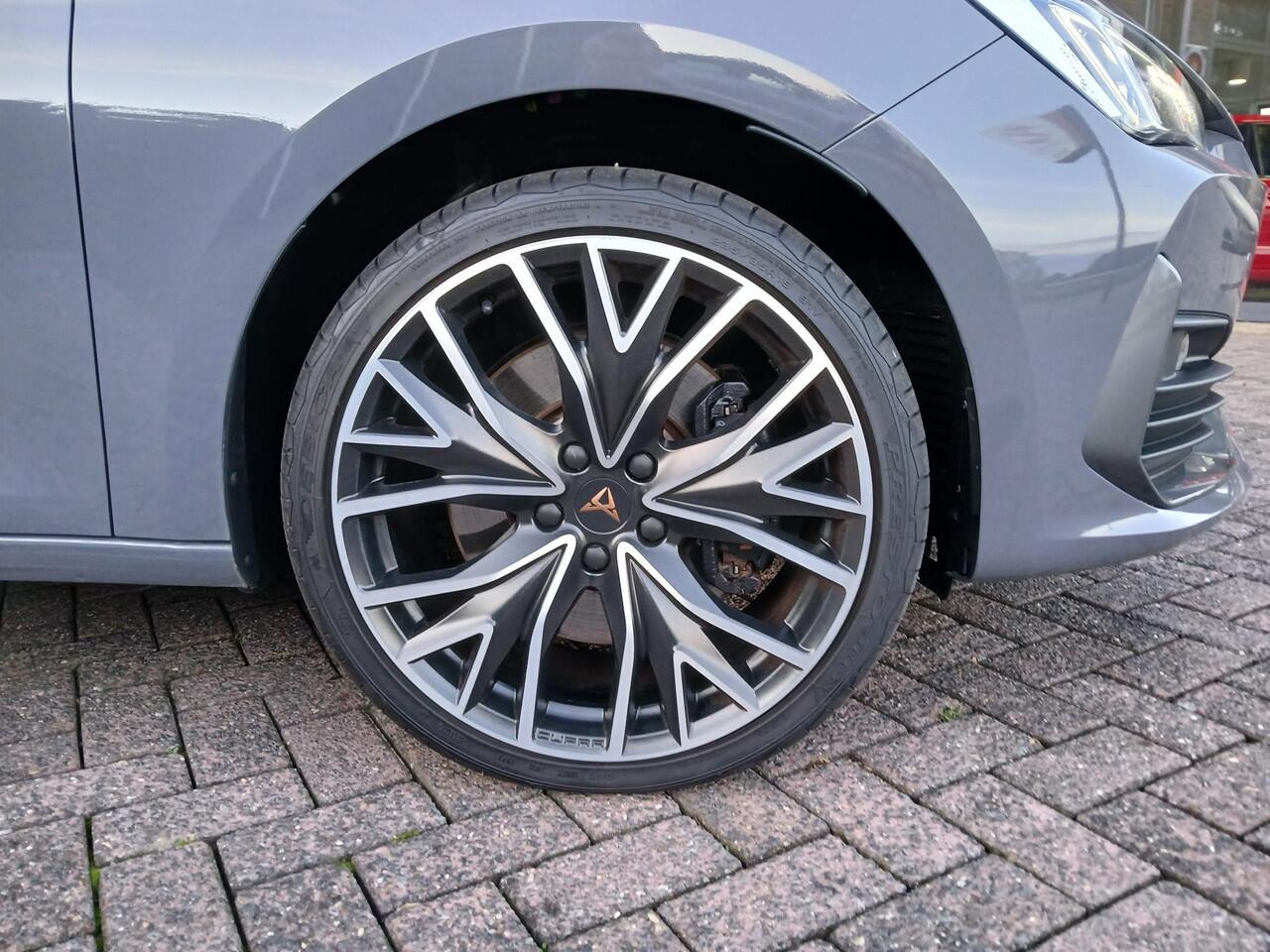 Cupra Leon Sportstourer 1.4 e-Hybrid 245 Graphene Grey!