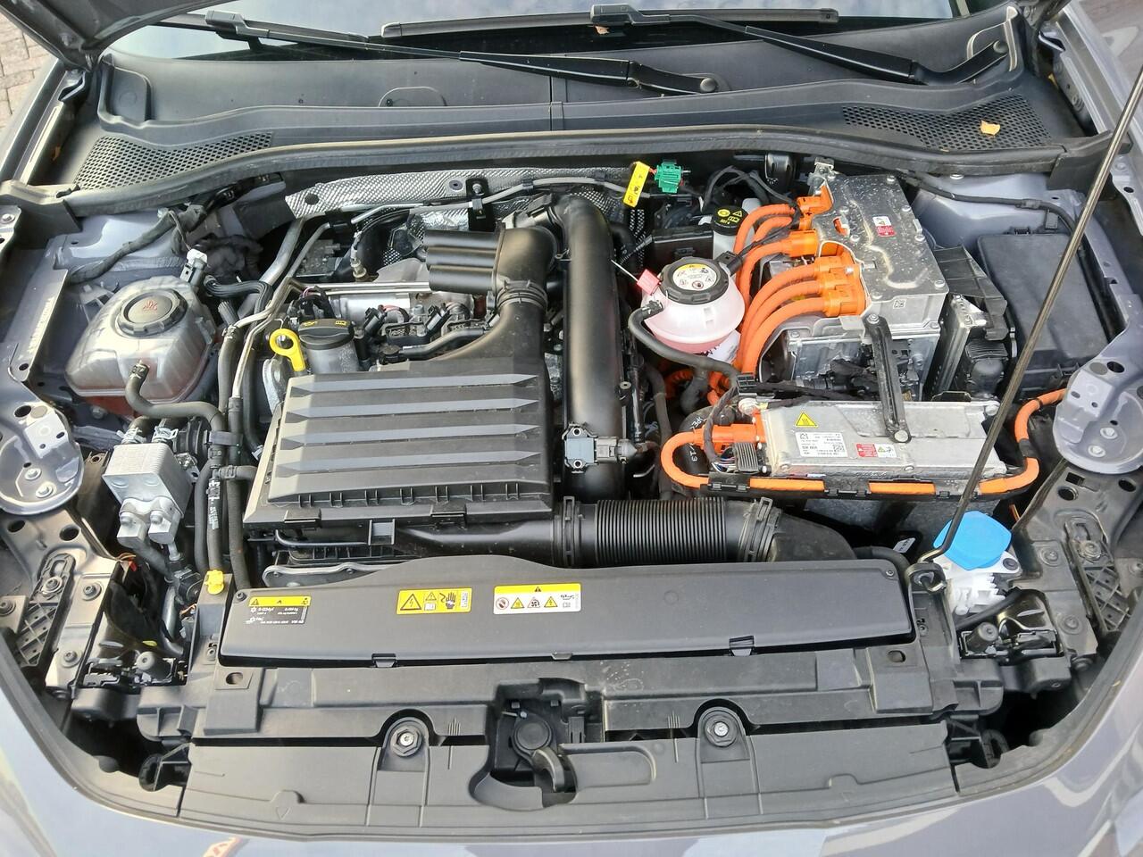 Cupra Leon Sportstourer 1.4 e-Hybrid 245 Graphene Grey!