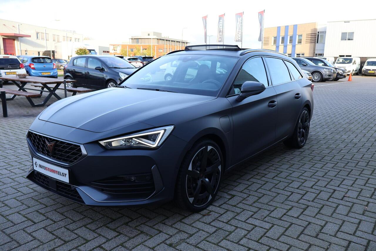 Cupra Leon Sportstourer 1.4 e-Hybrid VZ Copper Edition 1e Eigenaar | Dealer Onderh | BTW | Pano | WinterPack | Cupra Knop | Camera | Elek Stoel/Klep | Memory | Carplay | Climate | Ad Cruise | Navi | PDC | Full Led