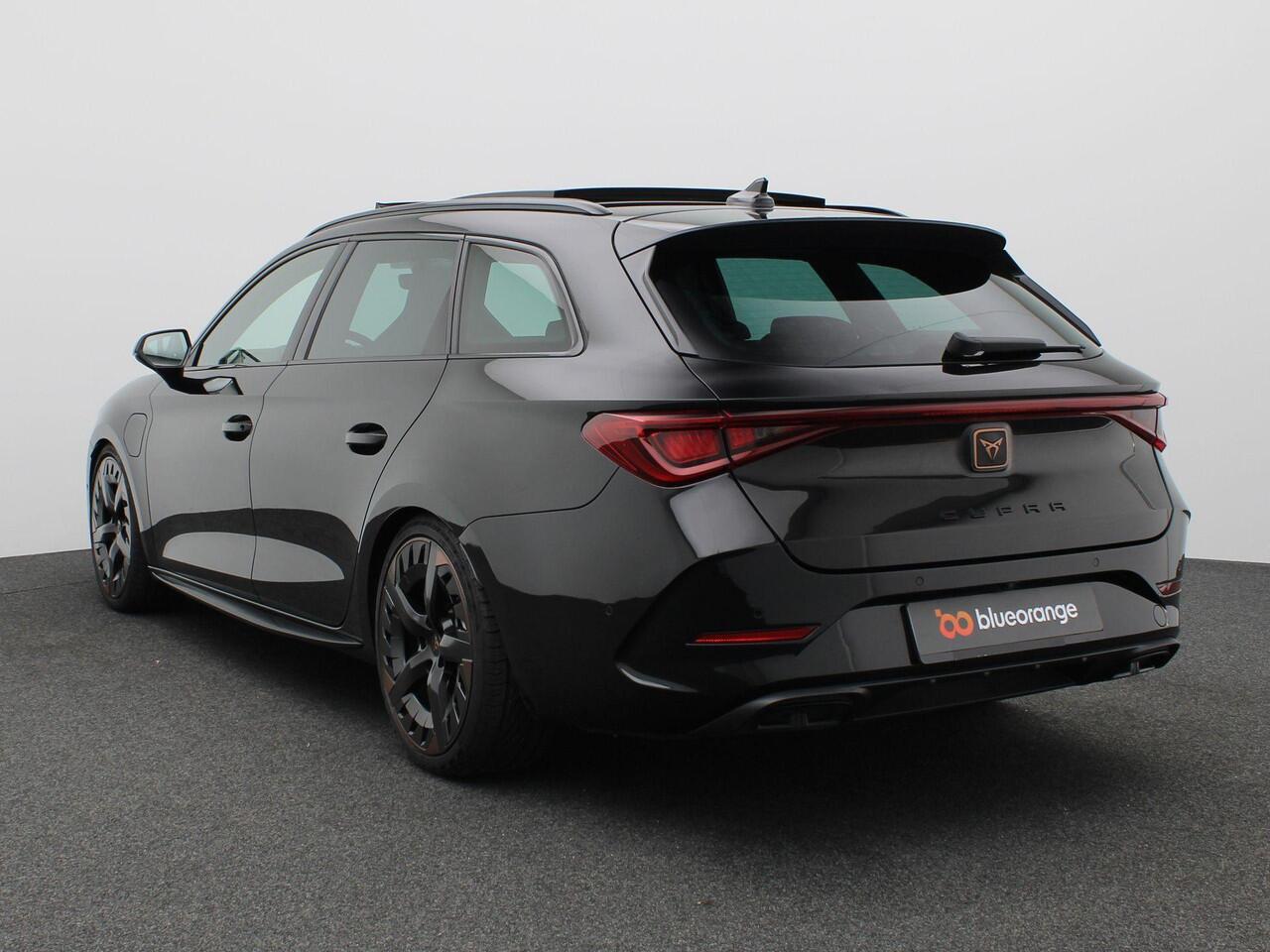 Cupra Leon Sportstourer 1.4 e-Hybrid VZ Black Edition 245PK DSG Pano-schuifdak, SOH 91%, leder, achteruitrijcamera, supersportstuur, elek. stoel, virtual pedal, stuur/stoelverwarming, keyless, 19'' lichtmetaal