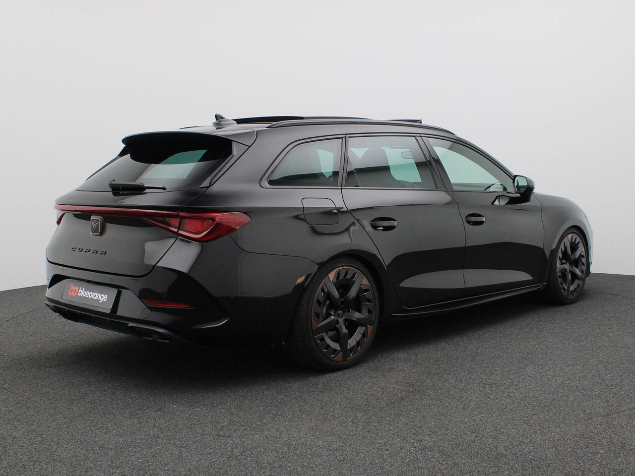 Cupra Leon Sportstourer 1.4 e-Hybrid VZ Black Edition 245PK DSG Pano-schuifdak, SOH 91%, leder, achteruitrijcamera, supersportstuur, elek. stoel, virtual pedal, stuur/stoelverwarming, keyless, 19'' lichtmetaal