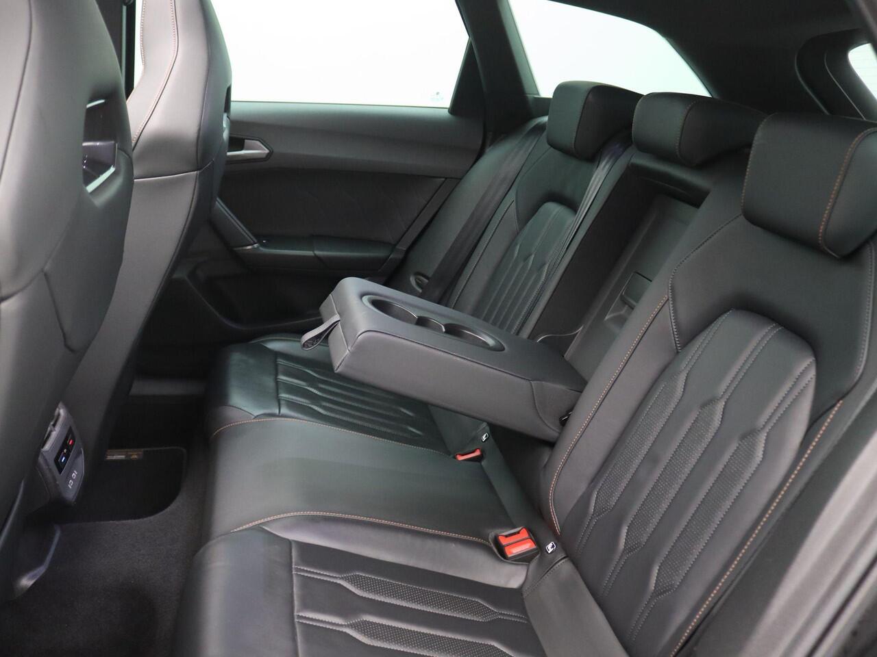 Cupra Leon Sportstourer 1.4 e-Hybrid VZ Black Edition 245PK DSG Pano-schuifdak, SOH 91%, leder, achteruitrijcamera, supersportstuur, elek. stoel, virtual pedal, stuur/stoelverwarming, keyless, 19'' lichtmetaal