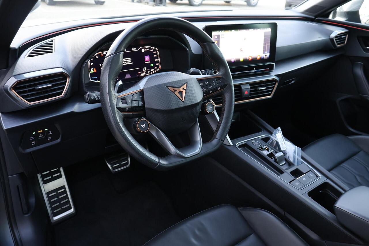 Cupra Leon Sportstourer 1.4 e-Hybrid VZ Copper Edition 1e Eigenaar | Dealer Onderh | BTW | Pano | WinterPack | Cupra Knop | Camera | Elek Stoel/Klep | Memory | Carplay | Climate | Ad Cruise | Navi | PDC | Full Led