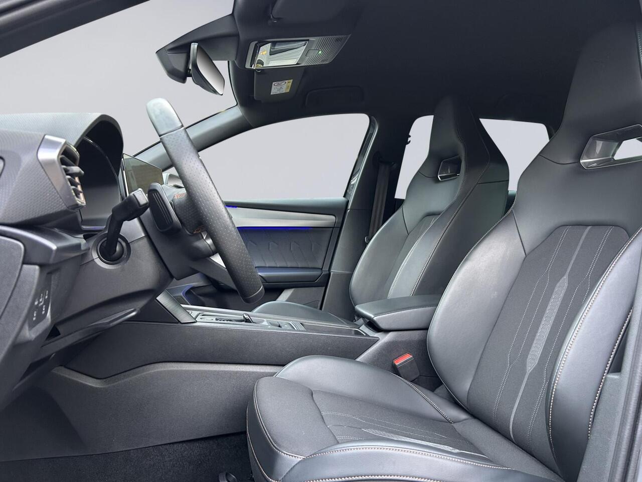 Cupra Leon Sportstourer 1.4 e-Hybrid VZ Performance /Apple & Android carplay/Achteruitrijcamera/Stoel- & stuurverwarming/Parkeer assist./19'' LMV/Cruise & clima contr./ (MET GARANTIE*)