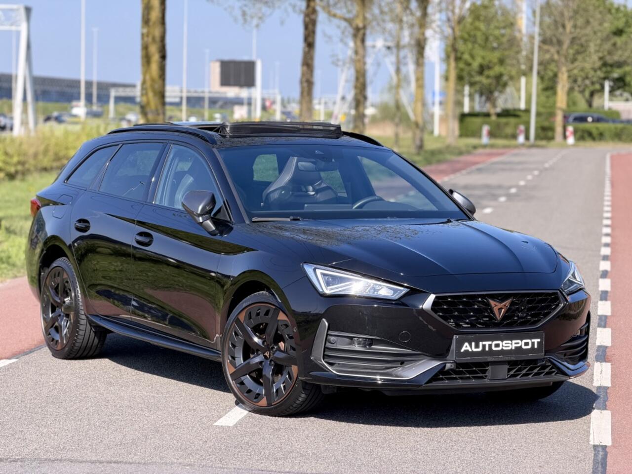 Cupra Leon Sportstourer e-Hybrid VZ Copper Edition Pano Memory Sportstuur