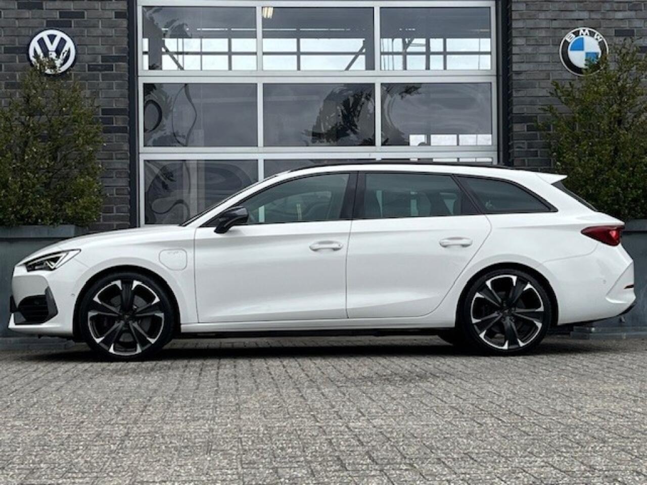 Cupra Leon Sportstourer 1.4 E-HYBRID VZ 245PK - PANO - CAMERA - 19 INCH