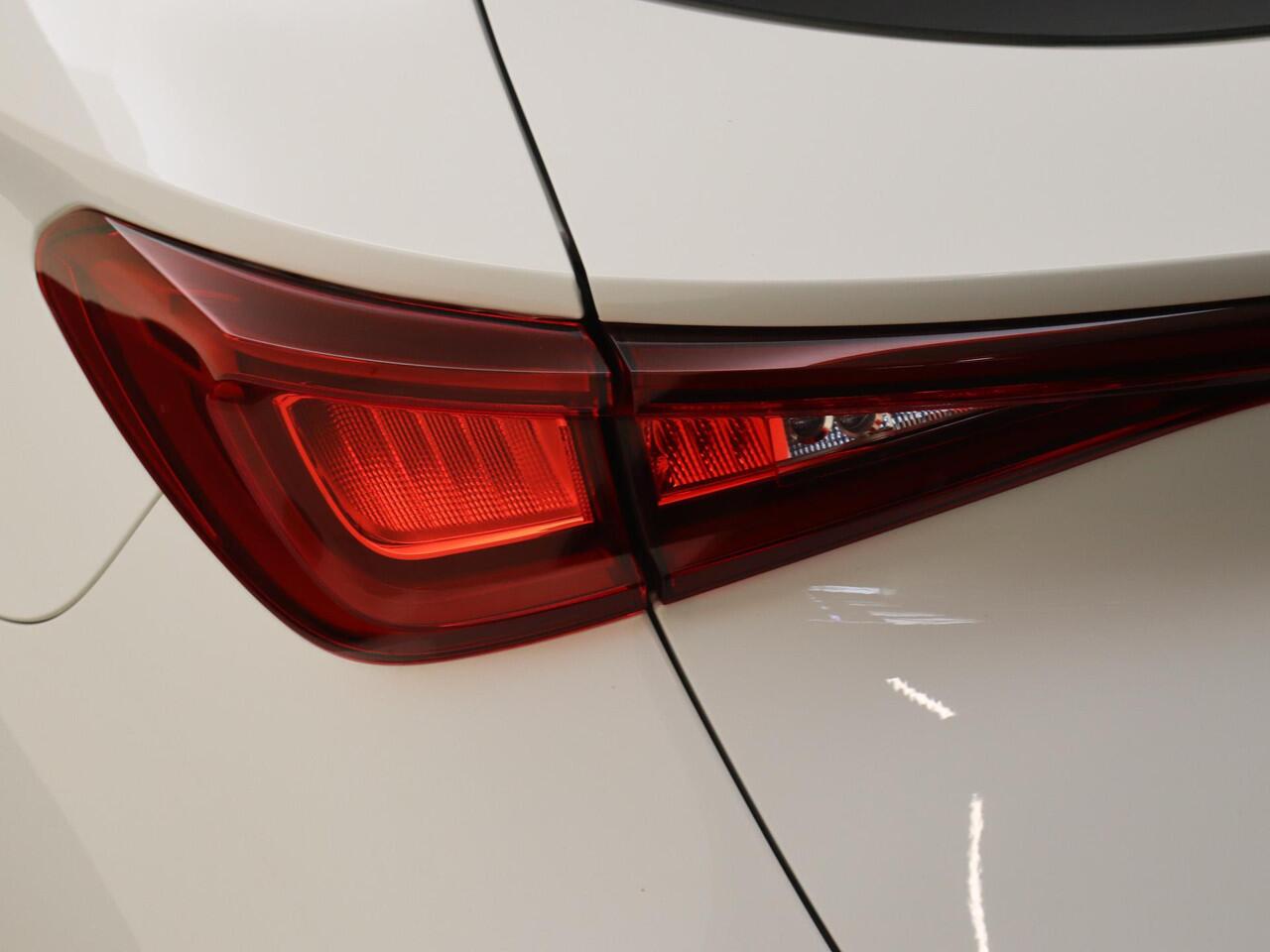 Cupra Leon Sportstourer 1.4 e-Hybrid Essential | Parkeerasisstent | Cupra mode | Keyless | Navigatie | Stoel- en stuurwielverwarming | Dodehoek detectie | 3-zone airco |