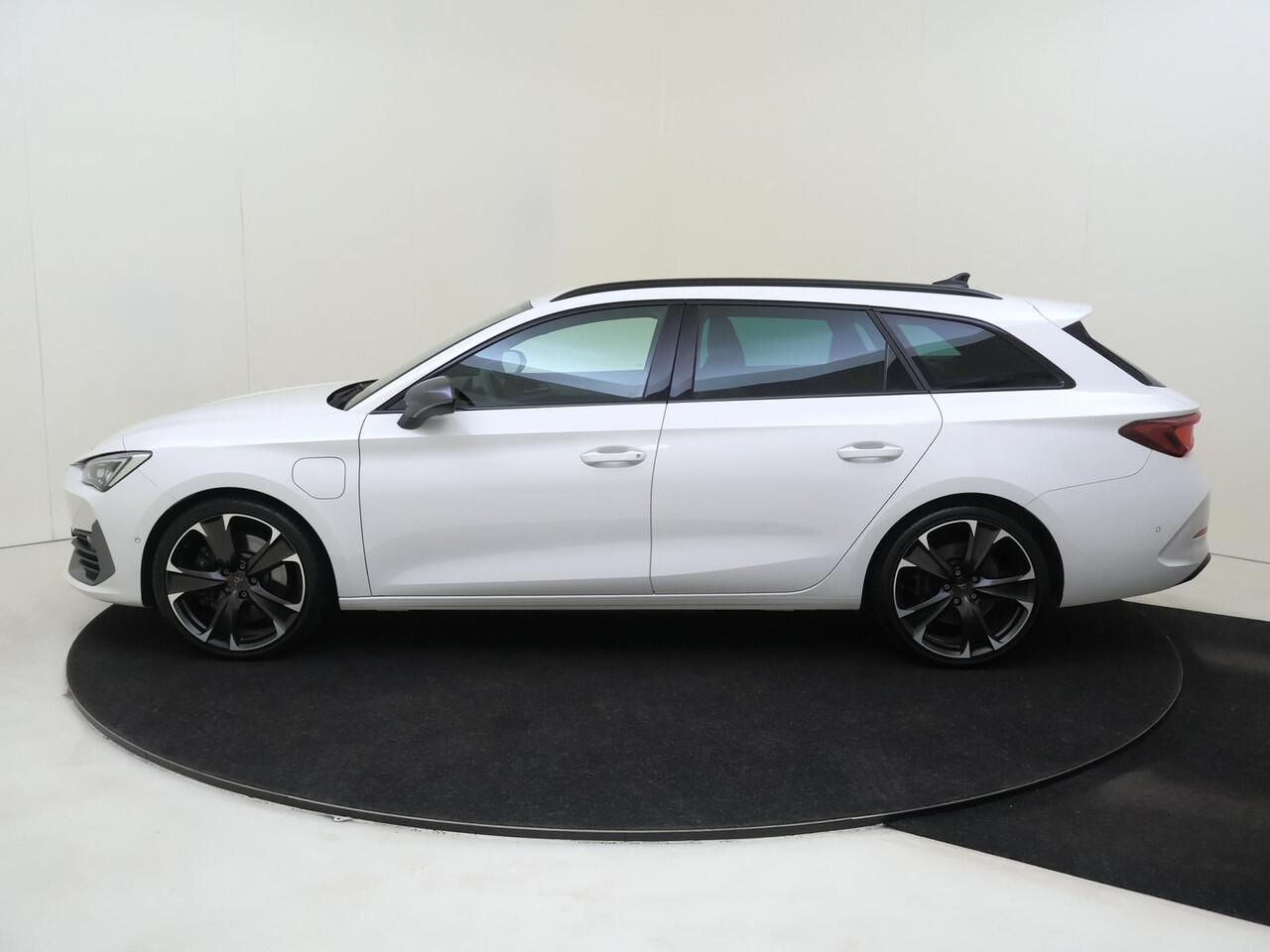 Cupra Leon Sportstourer 1.4 e-Hybrid Essential | Parkeerasisstent | Cupra mode | Keyless | Navigatie | Stoel- en stuurwielverwarming | Dodehoek detectie | 3-zone airco |