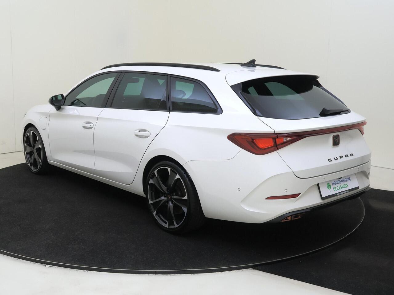 Cupra Leon Sportstourer 1.4 e-Hybrid Essential | Parkeerasisstent | Cupra mode | Keyless | Navigatie | Stoel- en stuurwielverwarming | Dodehoek detectie | 3-zone airco |