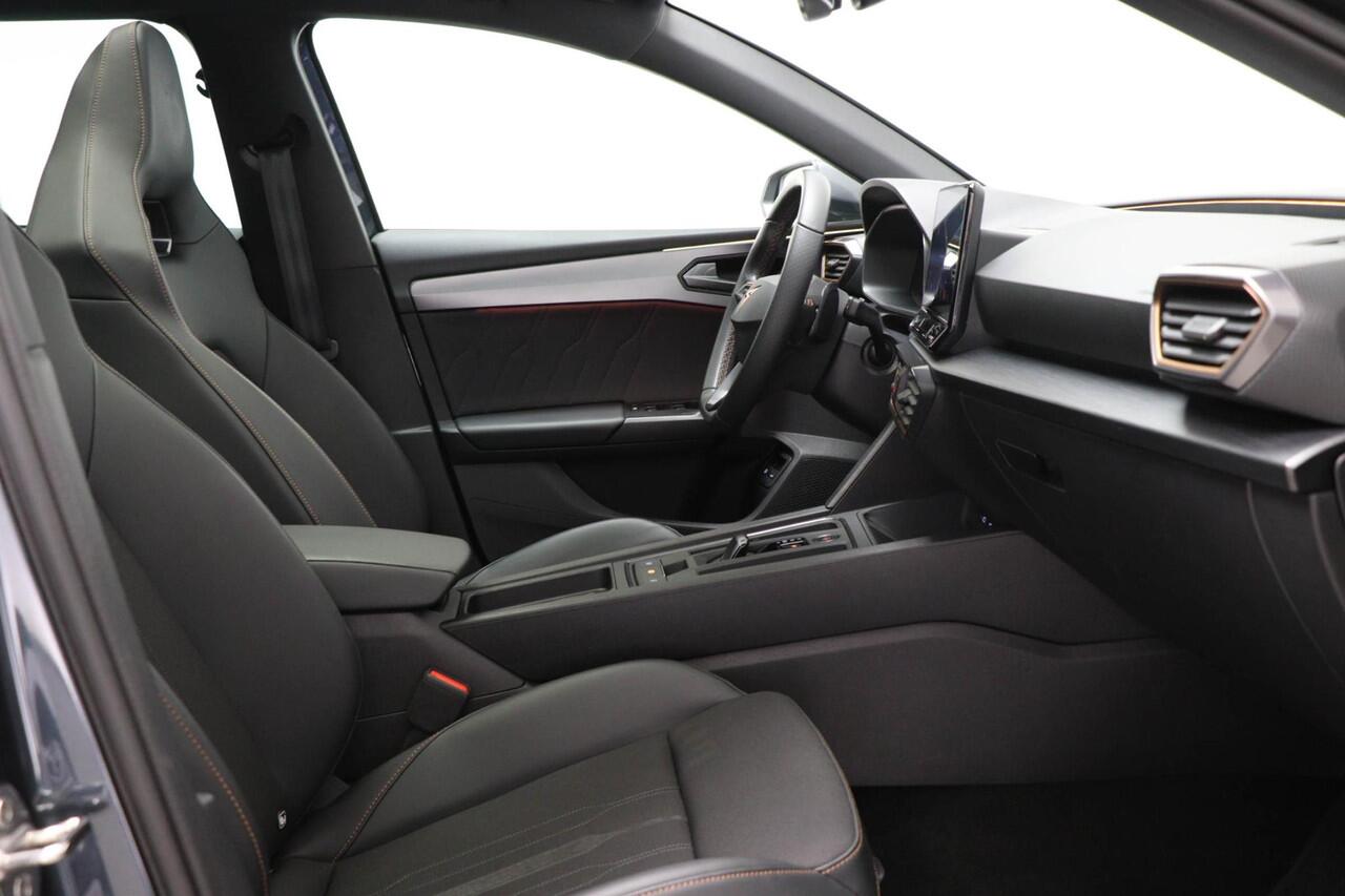 Cupra Leon Sportstourer 1.4 e-Hybrid VZ Performance | PANORAMADAK | STUURVERWARMING | DAB | APPLE | CAMERA