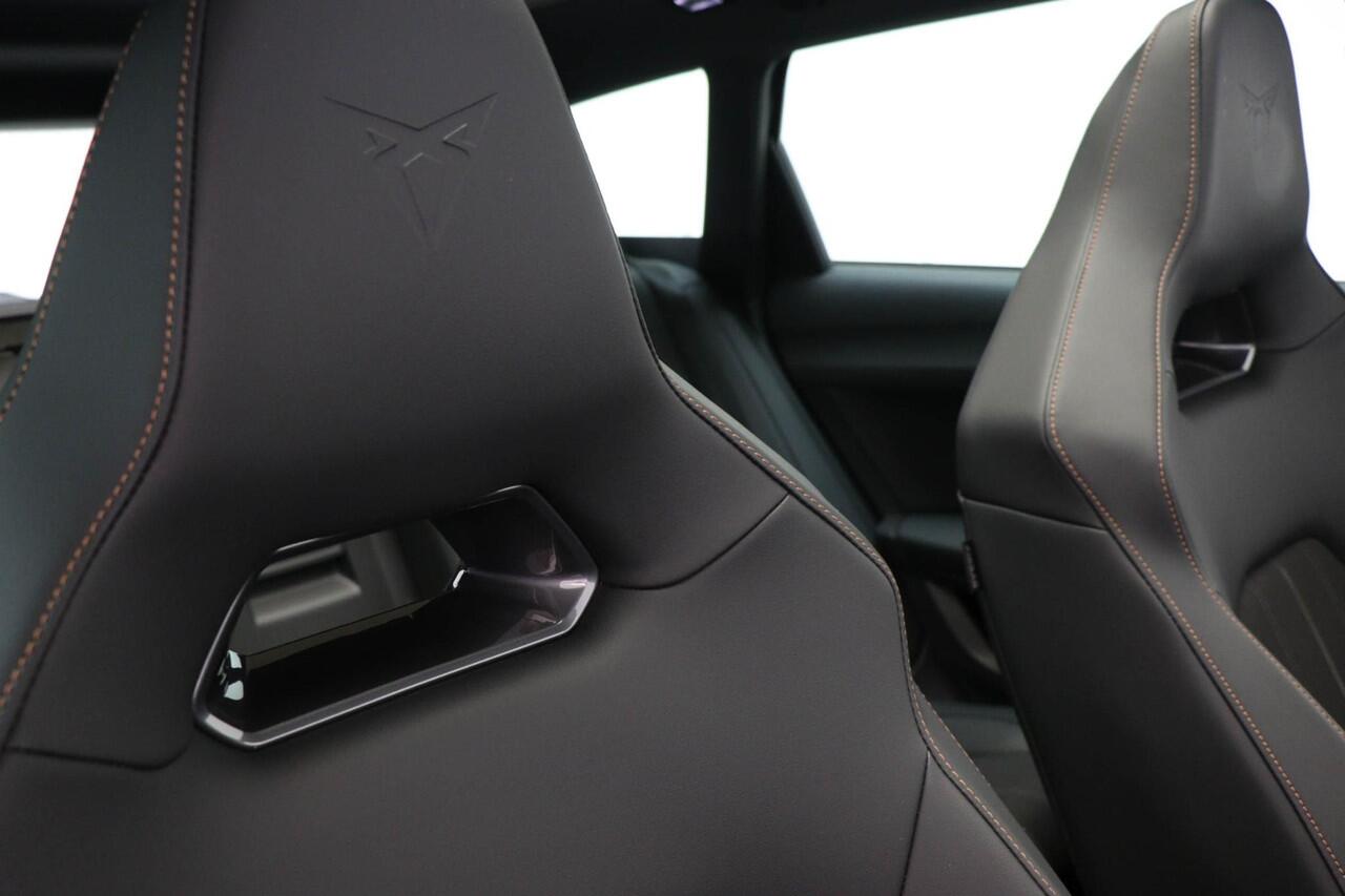 Cupra Leon Sportstourer 1.4 e-Hybrid VZ Performance | PANORAMADAK | STUURVERWARMING | DAB | APPLE | CAMERA