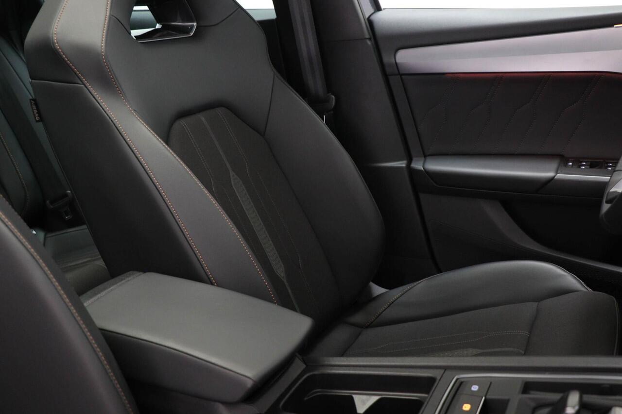 Cupra Leon Sportstourer 1.4 e-Hybrid VZ Performance | PANORAMADAK | STUURVERWARMING | DAB | APPLE | CAMERA