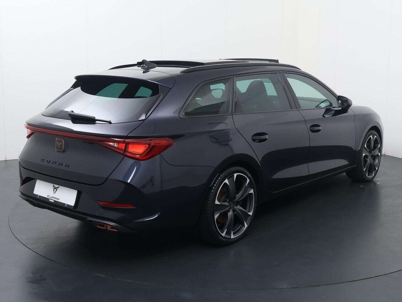 Cupra Leon Sportstourer 1.4 e-Hybrid VZ Business | 245 PK | SoH 89% | LED verlichting | Adaptive cruise control | Navigatiesysteem |