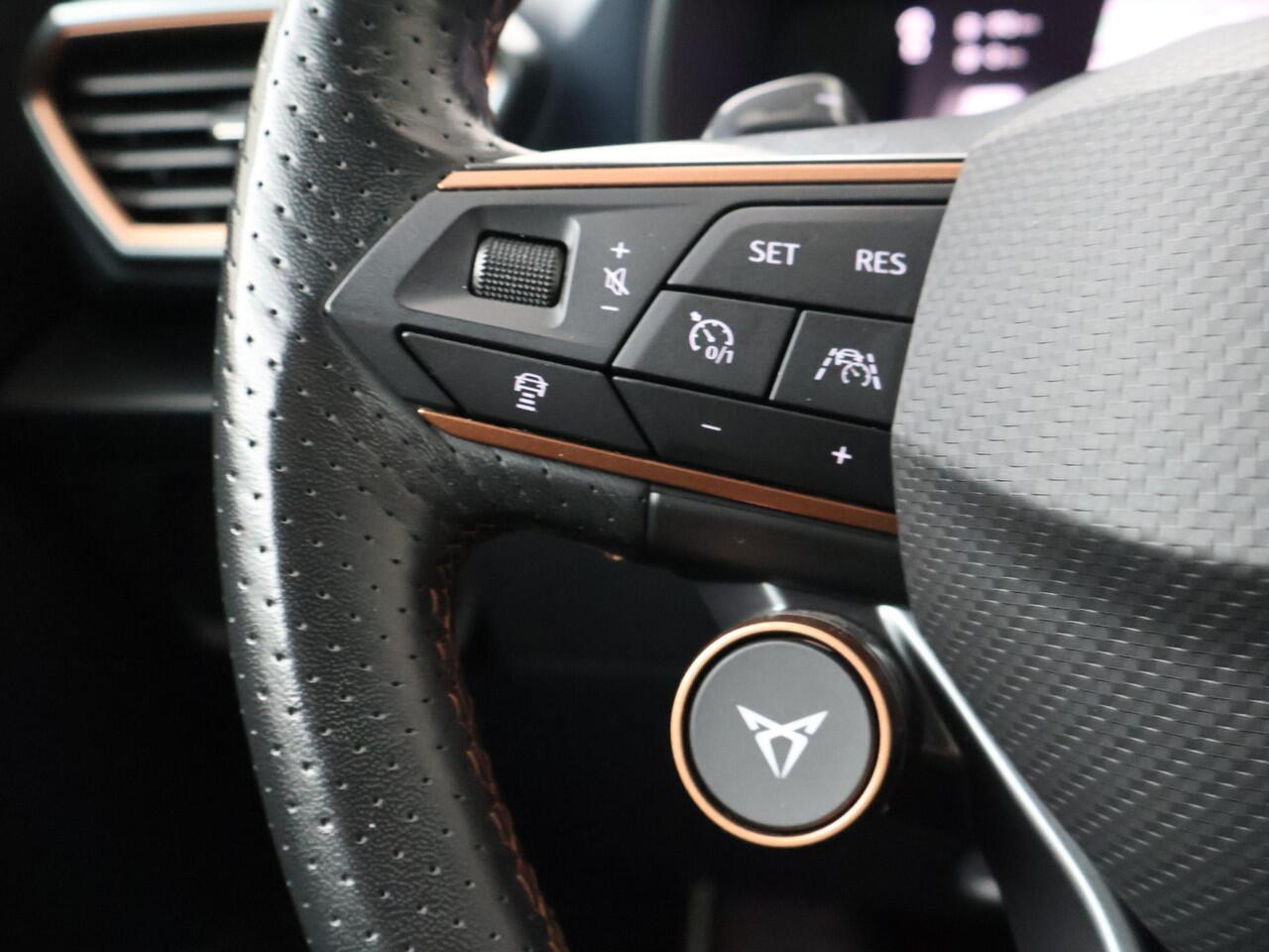 Cupra Leon Sportstourer 1.4 e-Hybrid VZ Business | 245 PK | SoH 89% | LED verlichting | Adaptive cruise control | Navigatiesysteem |