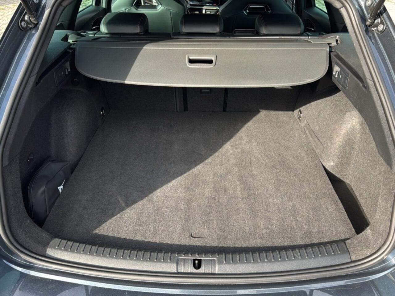 Cupra Leon Sportstourer 1.4 TSI DSG E-HYBRID TREKHAAK/NAVI/CARPLAY/ACC/PDC/STOELVERW