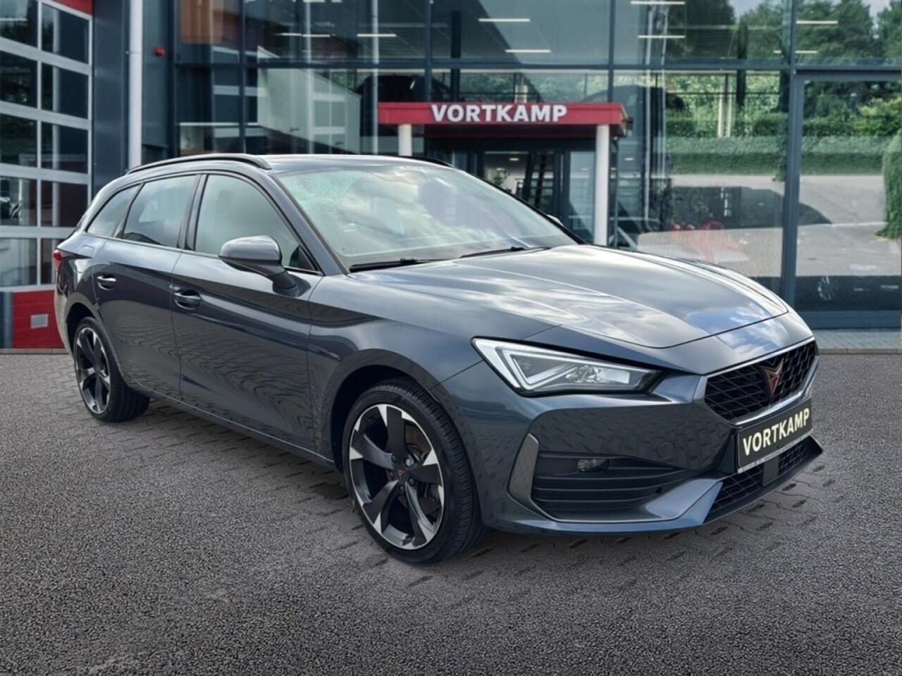 Cupra Leon Sportstourer 1.4 TSI DSG E-HYBRID TREKHAAK/NAVI/CARPLAY/ACC/PDC/STOELVERW
