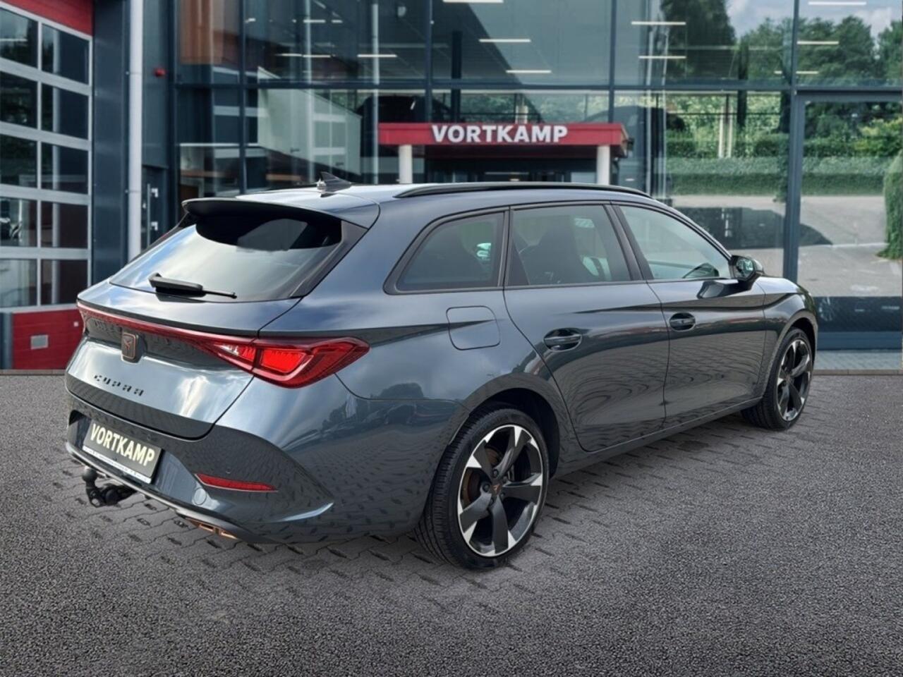 Cupra Leon Sportstourer 1.4 TSI DSG E-HYBRID TREKHAAK/NAVI/CARPLAY/ACC/PDC/STOELVERW