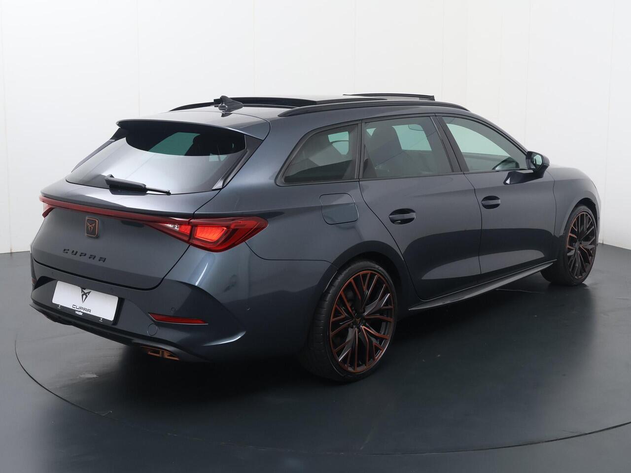 Cupra Leon Sportstourer 1.4 e-Hybrid VZ Performance | 245 PK | SoH 97% | Panoramadak | Elek. achterklep | Adaptive cruise control |