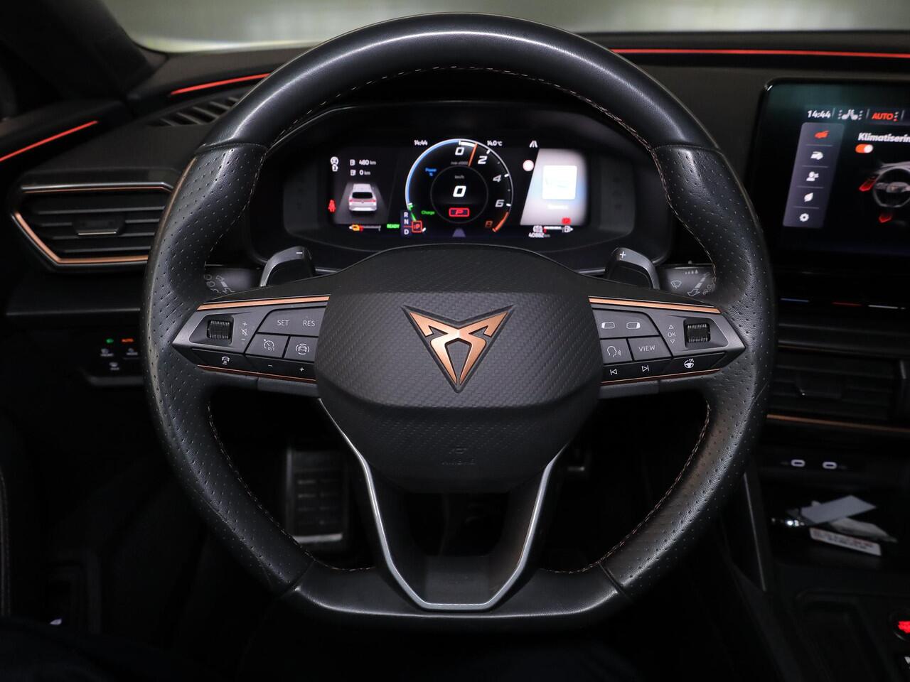 Cupra Leon Sportstourer 1.4 e-Hybrid VZ Adrenaline 204pk | Navigatie | SoH 95%| Verwarmbare voorstoelen | 18 inch Lichtmetalen velgen | Adaptieve cruise controle