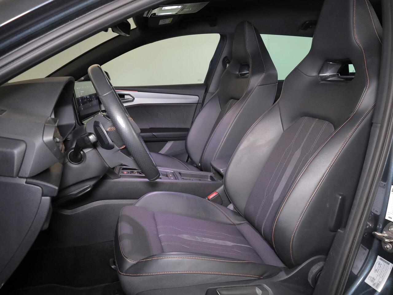 Cupra Leon Sportstourer 1.4 e-Hybrid VZ Adrenaline 204pk | Navigatie | SoH 95%| Verwarmbare voorstoelen | 18 inch Lichtmetalen velgen | Adaptieve cruise controle