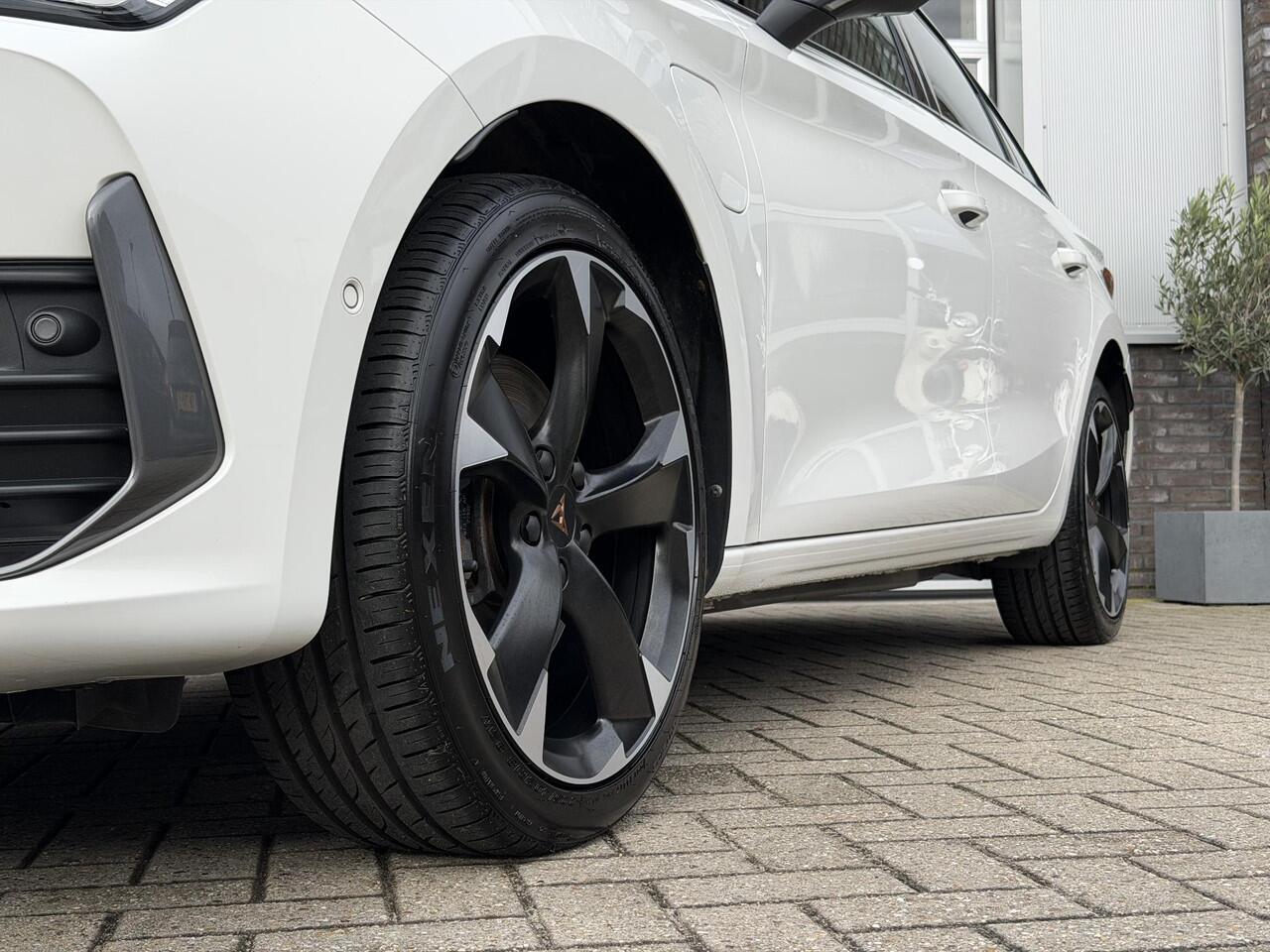 Cupra Leon Sportstourer 1.4 e-Hybrid VZ Adrenaline | Keyless | Sfeer | Camera | Navi | Stuur- stoelverwarming | DCC | ACC