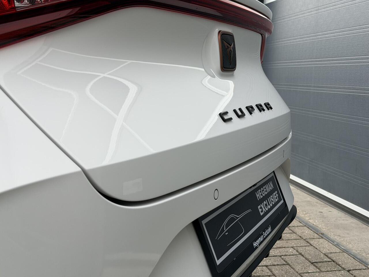 Cupra Leon Sportstourer 1.4 e-Hybrid VZ Adrenaline | Keyless | Sfeer | Camera | Navi | Stuur- stoelverwarming | DCC | ACC