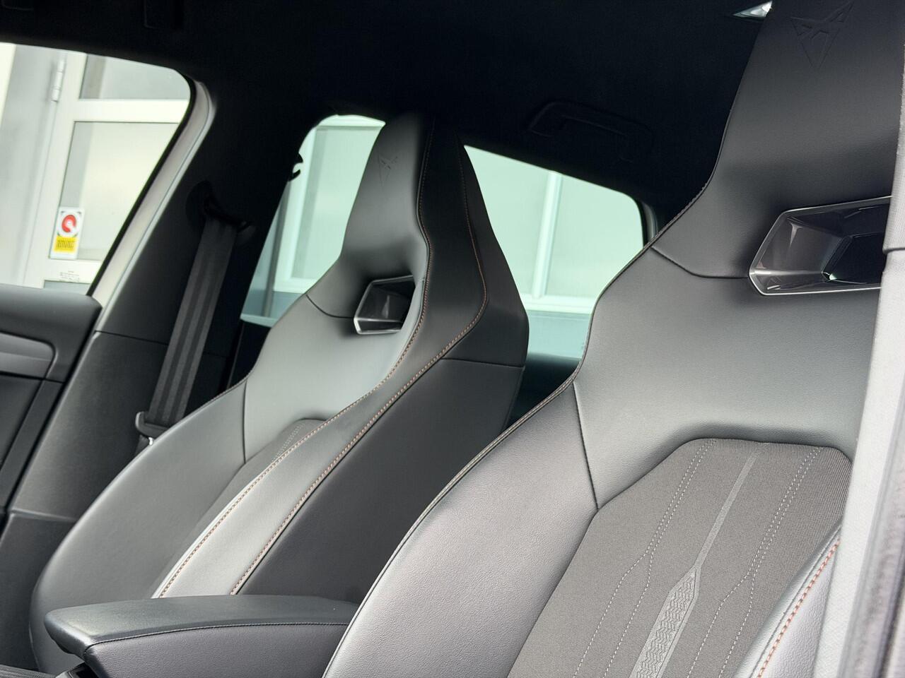 Cupra Leon Sportstourer 1.4 e-Hybrid VZ Adrenaline | Keyless | Sfeer | Camera | Navi | Stuur- stoelverwarming | DCC | ACC