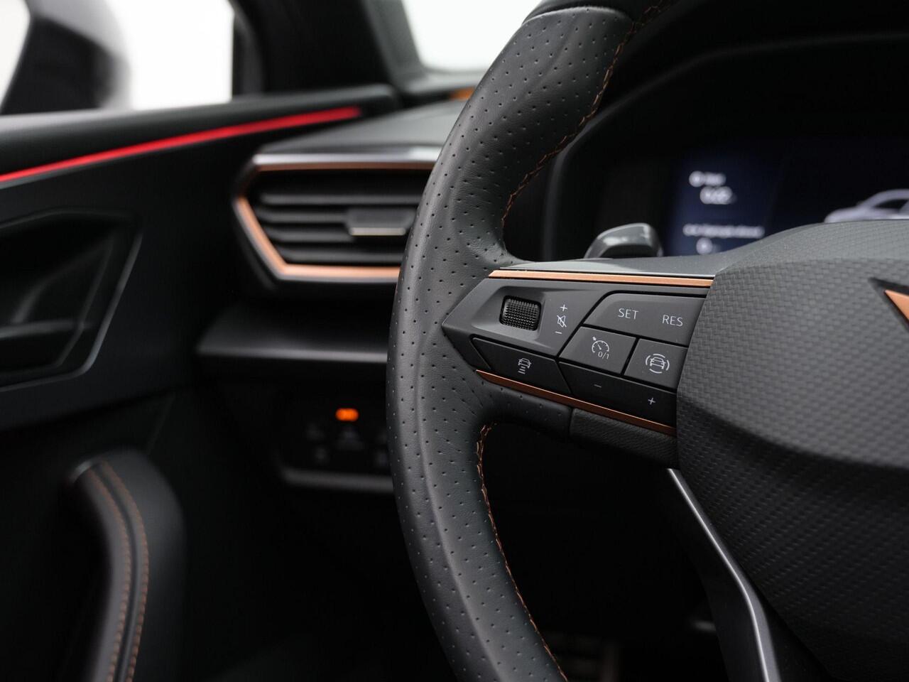 Cupra Leon Sportstourer 1.4 e-Hybrid 245 pk DSG VZ CUP | Panoramadak | Adaptief onderstel | Stuur-/stoelverwarming | Achteruitrijcamera