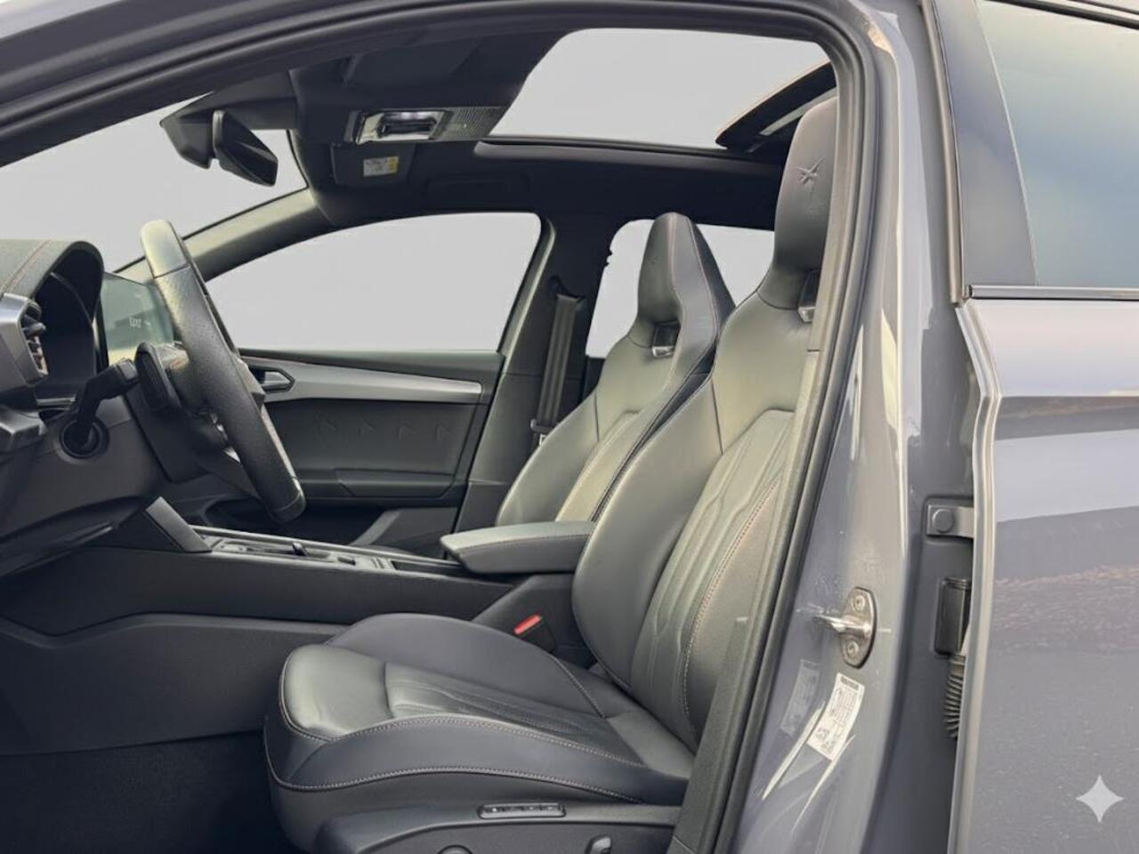 Cupra Leon Sportstourer 1.4 e-Hybrid VZ Performance 245PK | SOH 95%| Panorama dak | Kuipstoelen | Memory | Apple carplay |