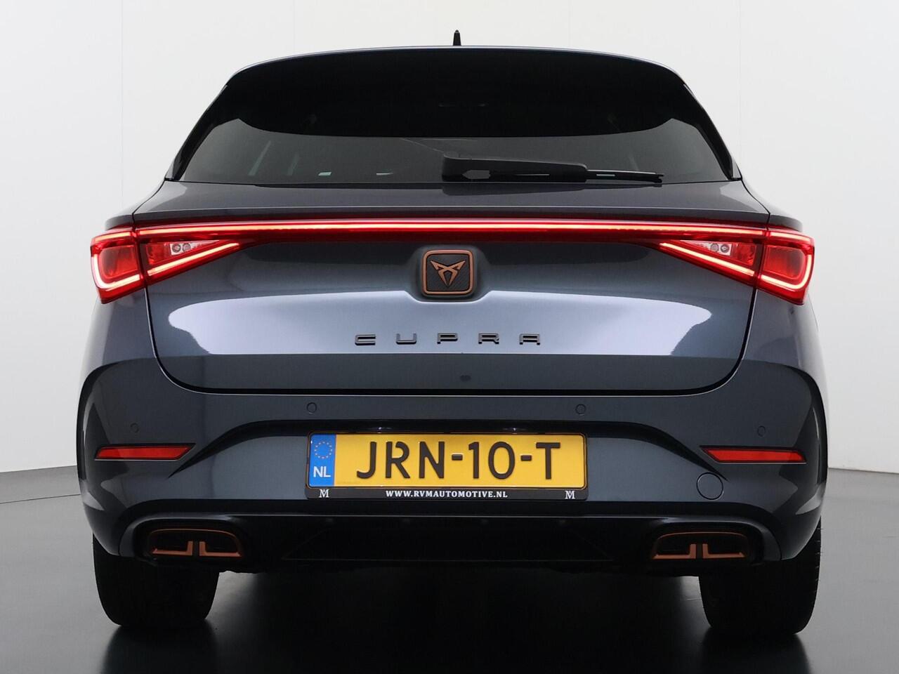 Cupra Leon Sportstourer 1.4 eTSI PHEV FR VAN ¤ 29.900,- VOOR ¤ 26.877,- UW LENTEVOORDEEL ¤ 3.023,-! | PHEV Plug-in Hybride | Perf. Stoelen | Stoel- & Stuurwielverwarming | Elektrische Achterklep | Compleet Onderhouden | Unieke KM-stand | Direct Rijklaar & Leverbaar |