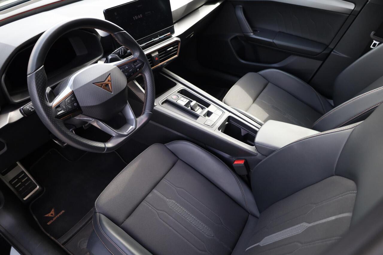 Cupra Leon Sportstourer 1.4 e-Hybrid VZ Business PL ¤629 p/m* 245PK / 180kW, 19" LMV, achteruitrijcamera, park assist, klasse III alarm, draadloos laden, keyless advanced entry en go, 12 volt stekker kofferbak LED verlichting, vision plus driving profile Cupra virtual cockpit na