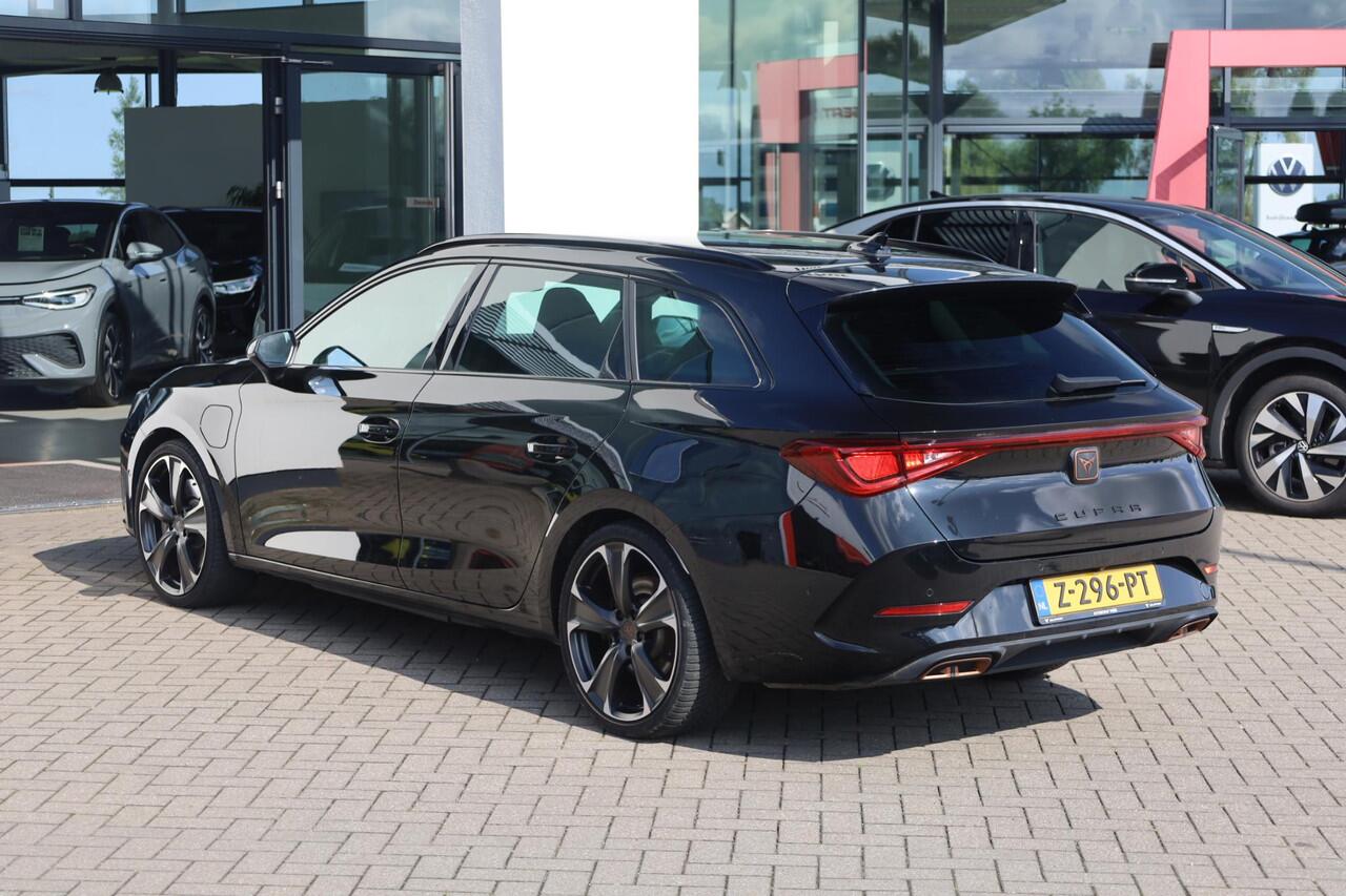 Cupra Leon Sportstourer 1.4 e-Hybrid VZ Business PL ¤629 p/m* 245PK / 180kW, 19" LMV, achteruitrijcamera, park assist, klasse III alarm, draadloos laden, keyless advanced entry en go, 12 volt stekker kofferbak LED verlichting, vision plus driving profile Cupra virtual cockpit na