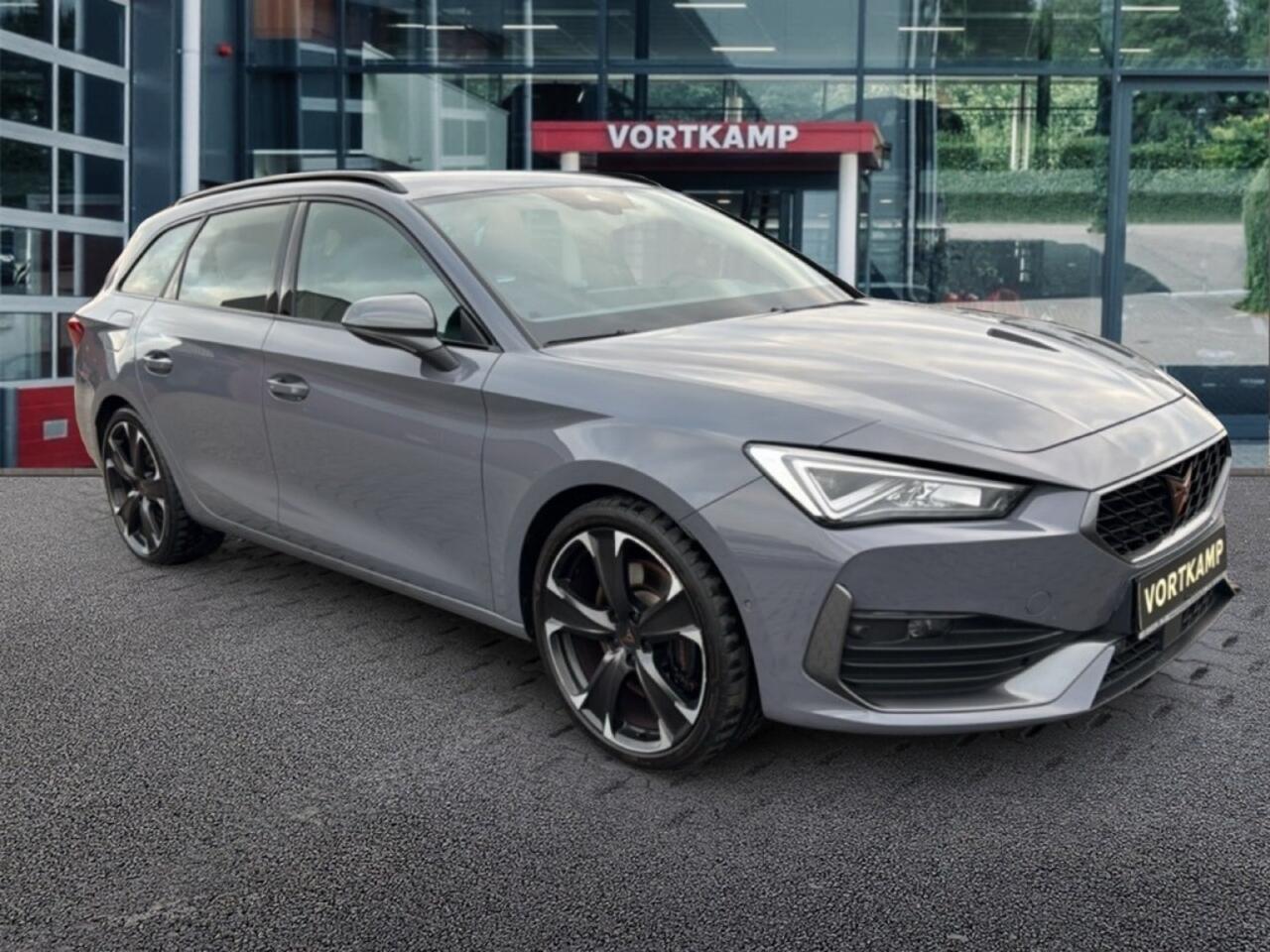 Cupra Leon Sportstourer 1.4 TSI DSG VZ E-HYBRID CAMERA/ACC/STOEL+STUURVERW/NAVI