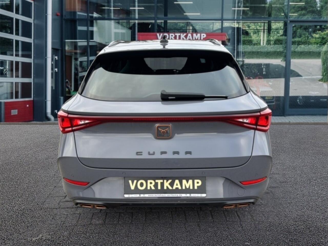 Cupra Leon Sportstourer 1.4 TSI DSG VZ E-HYBRID CAMERA/ACC/STOEL+STUURVERW/NAVI