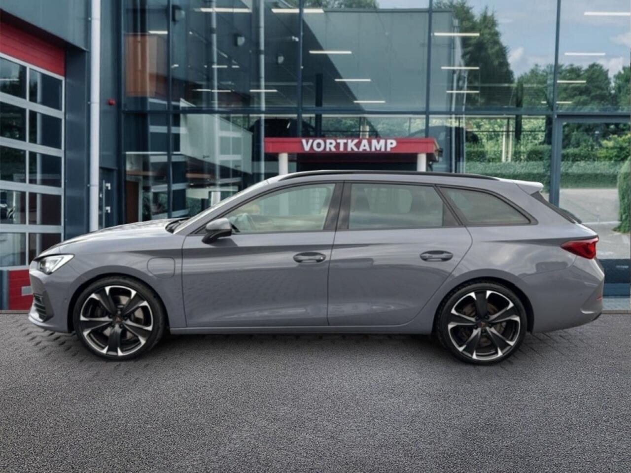 Cupra Leon Sportstourer 1.4 TSI DSG VZ E-HYBRID CAMERA/ACC/STOEL+STUURVERW/NAVI