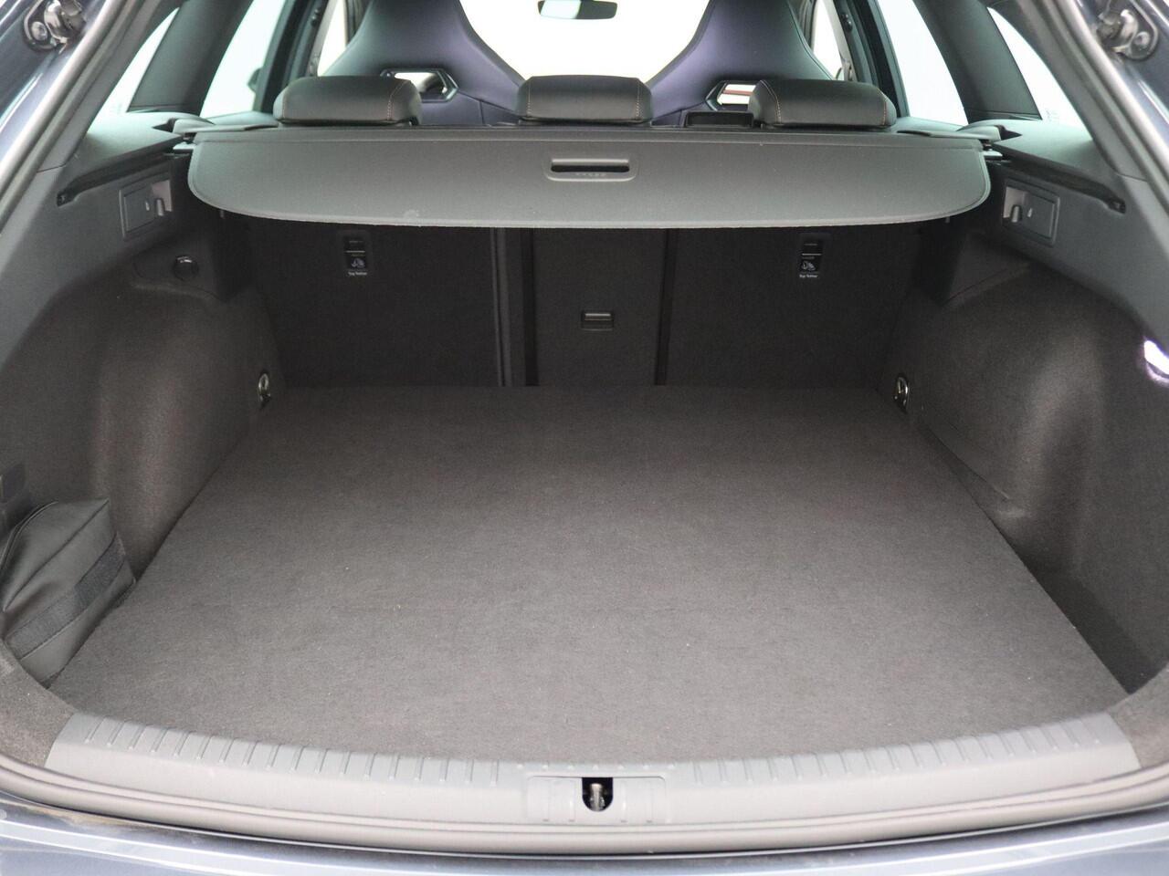 Cupra Leon Sportstourer 1.4 e-Hybrid Business 204PK DSG Achteruitrijcamera, Full LED-verlichting, Side Assist, Keyless, Navi, Clima, Stoel-Stuurverwarming, 18" LM Velgen