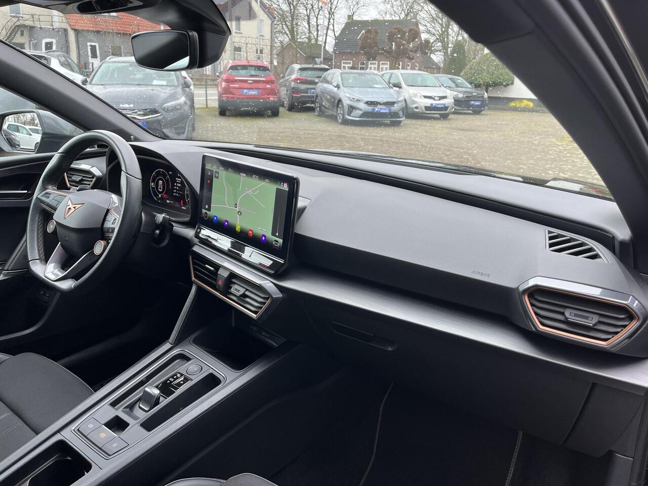 Cupra Leon Sportstourer 1.4 e-Hybrid VZ Performance | Elektrische stoelen met memory, 19 inch copper velgen, Start knop stuur, Camera, Dealer onderhouden, zeer luxe!